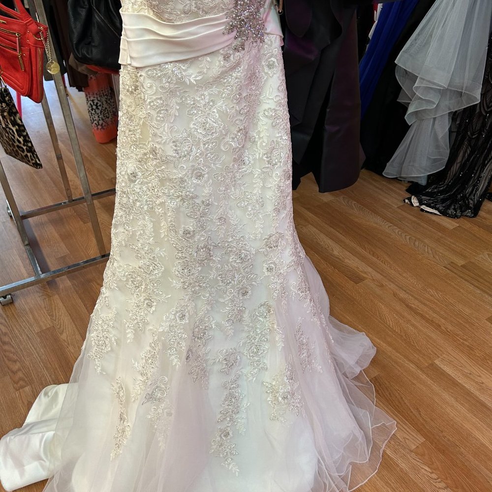 WEDDING DRESS - Picture 2 of 5